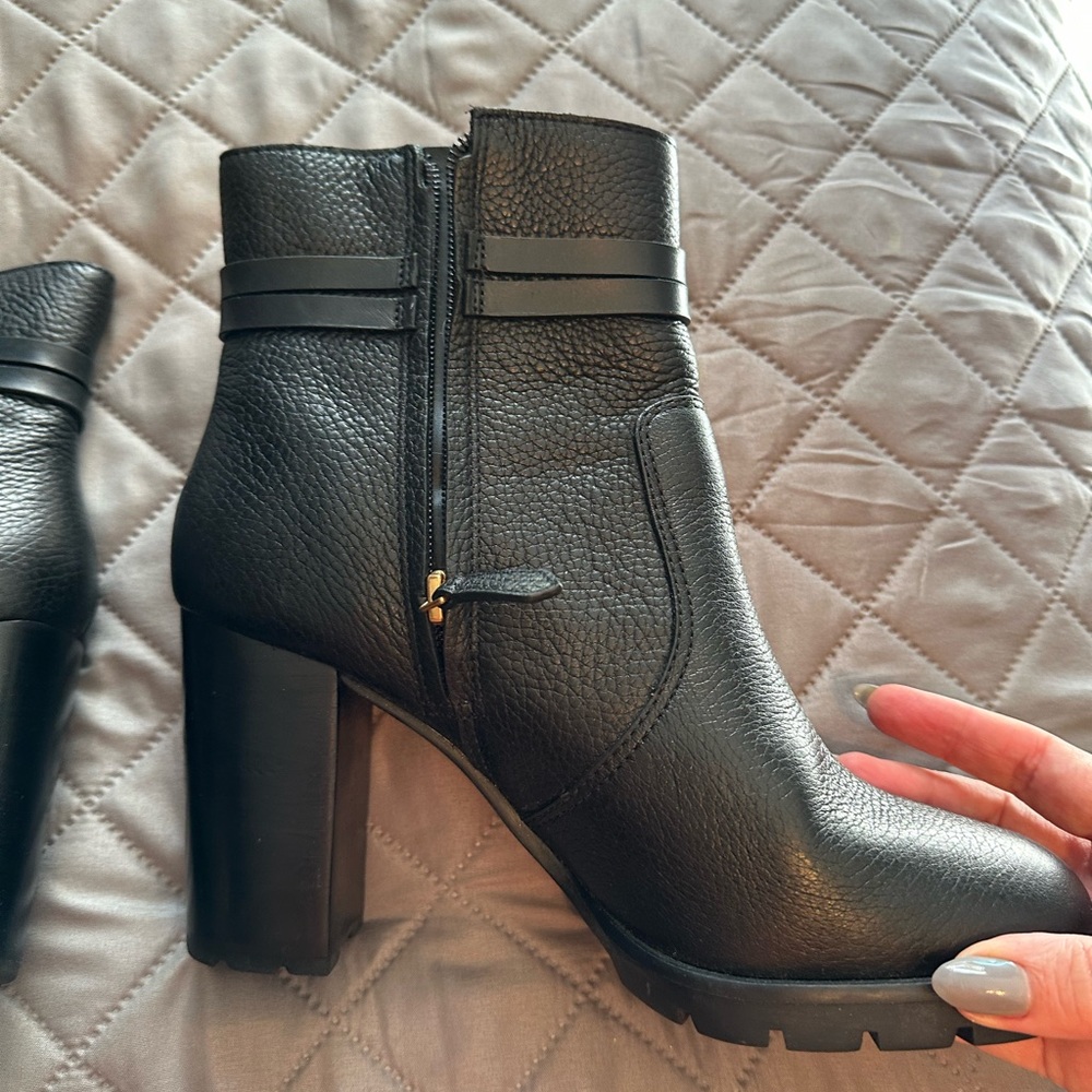 Tory Burch Leigh 90MM Lug Sole Boots size 10 in Perfect Black - Picture 2 of 13